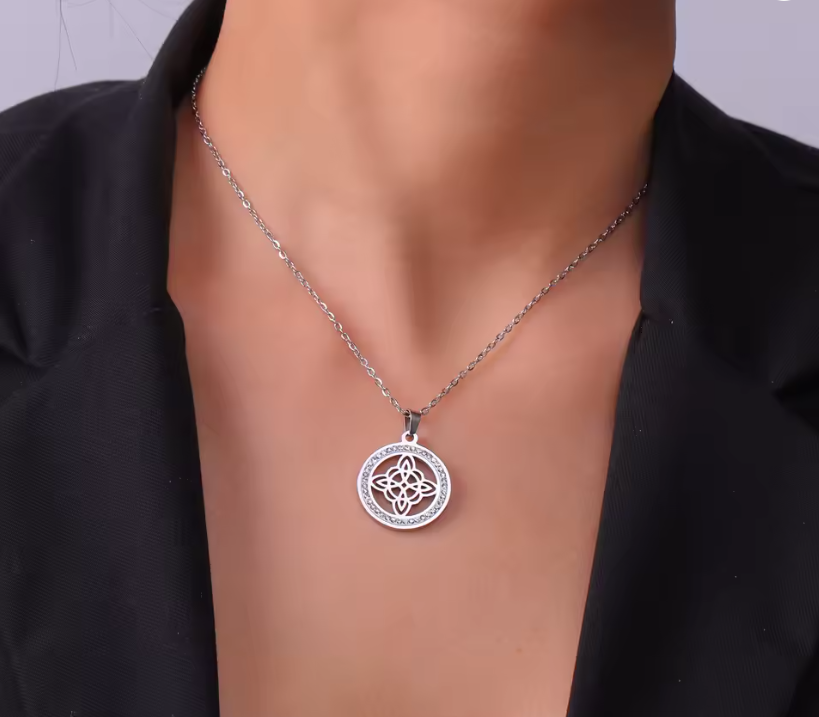 Collar nudo de bruja